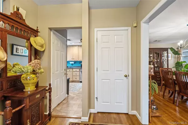 Merrick, NY 11566,1617 Richard AVE