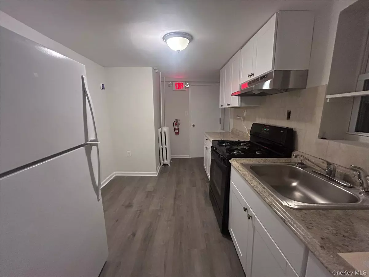 Yonkers, NY 10701,144 Waverly ST #1