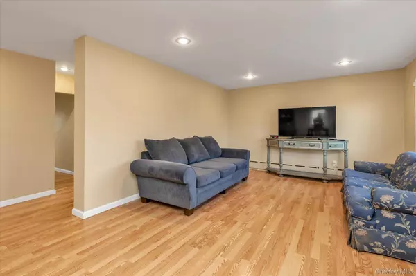 Lindenhurst, NY 11757,31 Piave TER