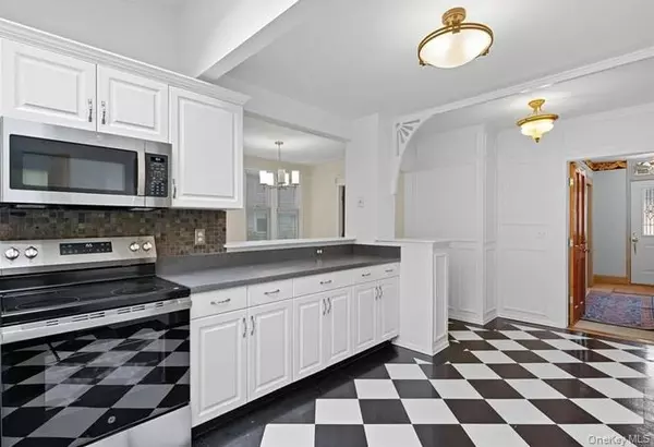 Oyster Bay, NY 11771,22 School ST