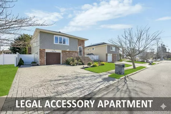 44 Derby AVE, Greenlawn, NY 11740