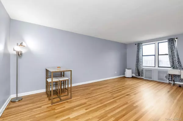 Elmhurst, NY 11373,84-19 51st AVE #2E