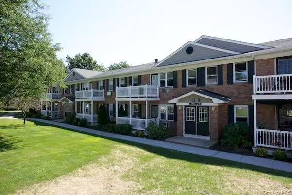 1355 Roanoke AVE #10B, Riverhead, NY 11901