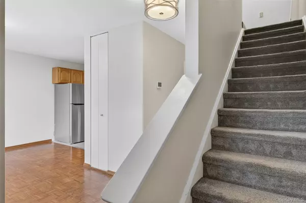 Poughkeepsie, NY 12603,8 Knightsbridge #A