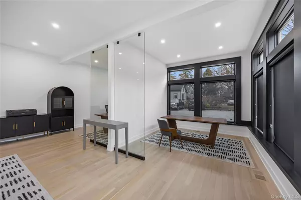 Call Listing Agent, CT 06757,25 N Main Street #4