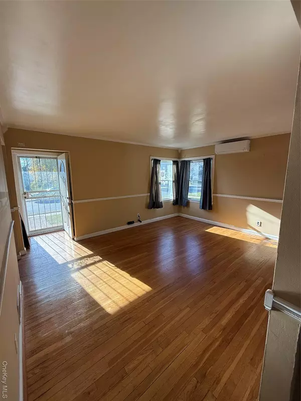 Hempstead, NY 11550,133 Wellington ST