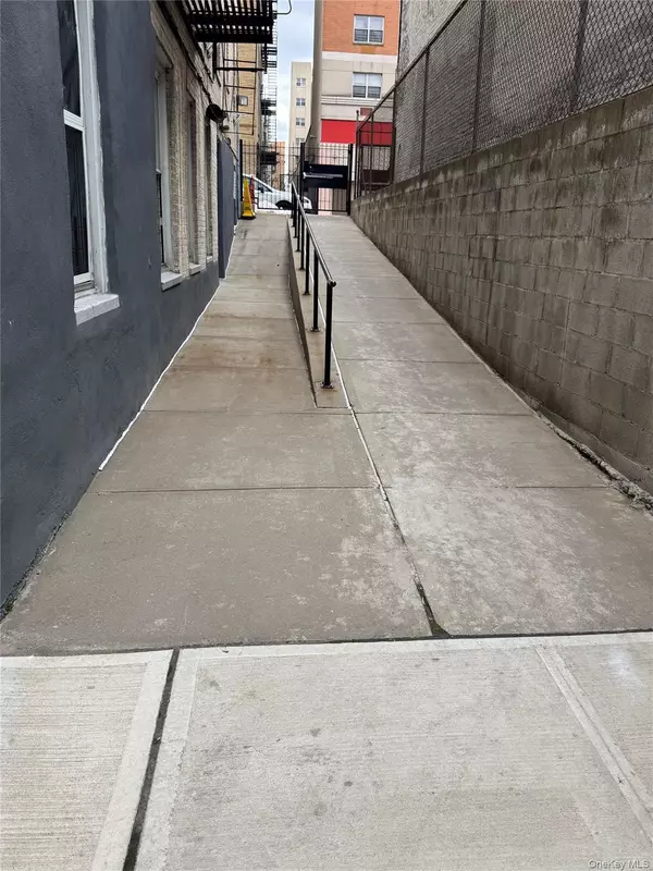 2081 Cruger Avenue Cruger #1K, Bronx, NY 10462