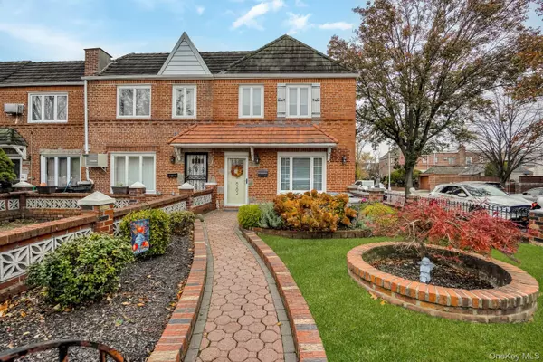 62-02 78th ST, Middle Village, NY 11379