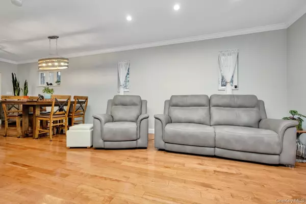 Middle Village, NY 11379,62-02 78th ST