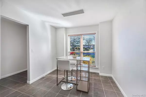 Smithtown, NY 11787,173 North LN