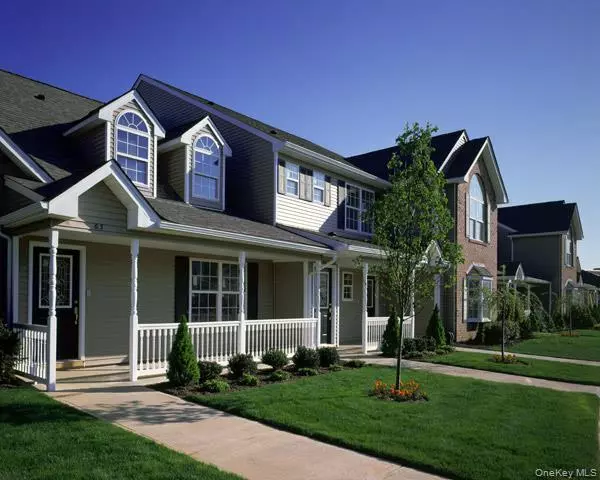 Port Jefferson Station, NY 11776,187 Village Green DR #187