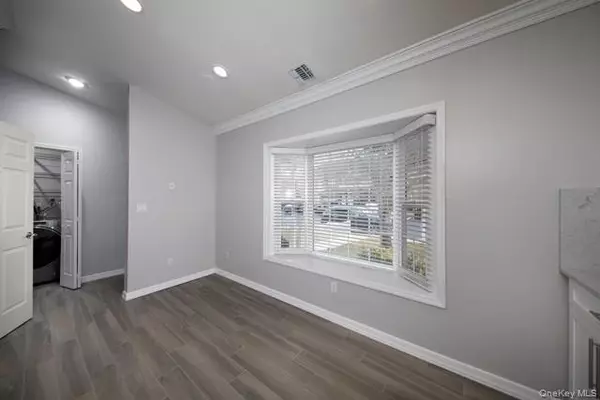 Port Jefferson Station, NY 11776,109 Village Green DR #109