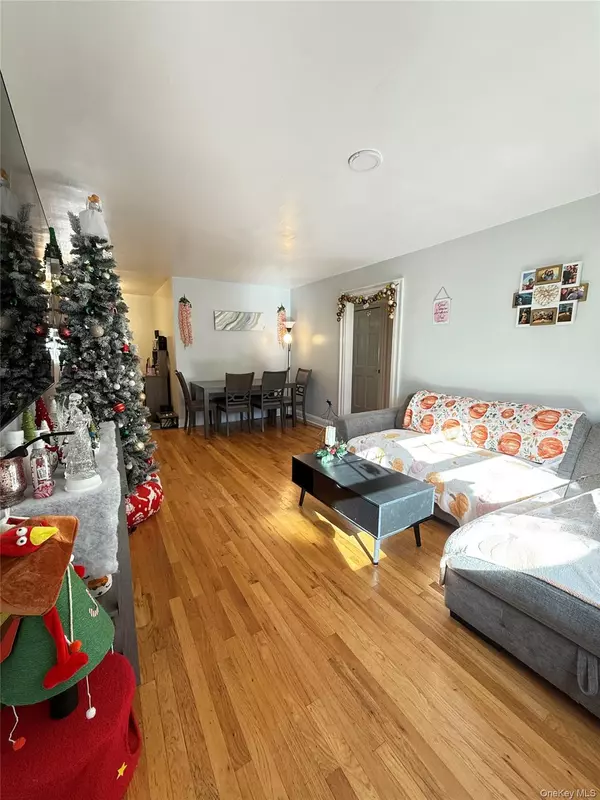 Oakland Gardens, NY 11364,22411 Kingsbury AVE #A