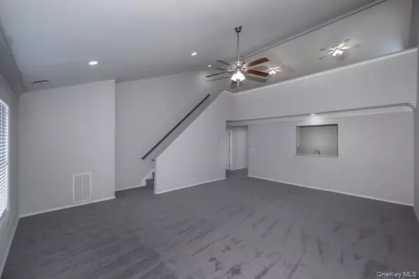 Port Jefferson Station, NY 11776,128 Village Green DR #128