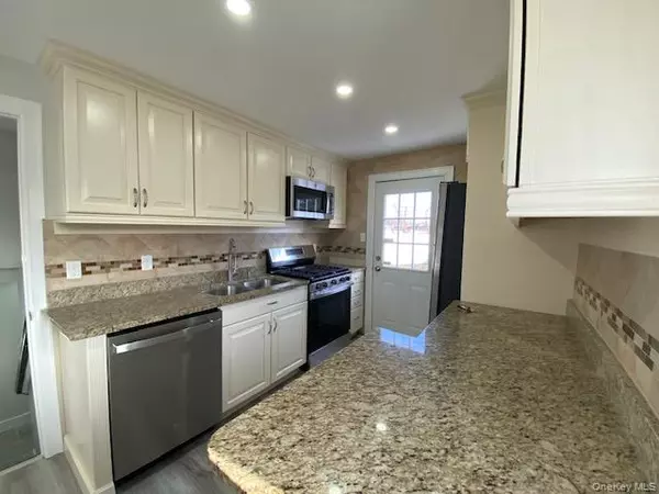 Brentwood, NY 11717,249 Claywood