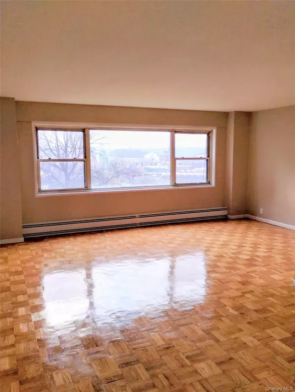 Bronx, NY 10468,3 Fordham Hill Oval #4h