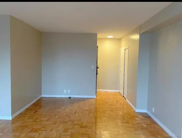 Bronx, NY 10468,3 Fordham Hill Oval #4h