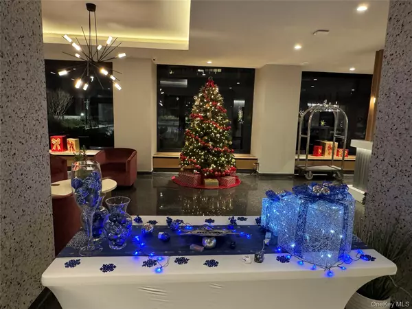 Bayside, NY 11360,17-85 215th ST #15M