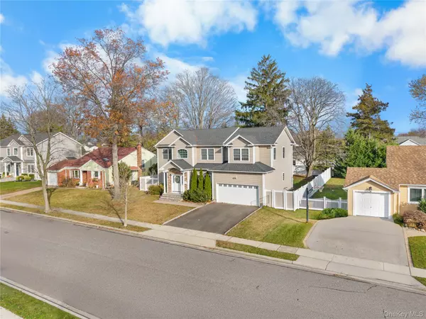 Syosset, NY 11791,22 Preston LN