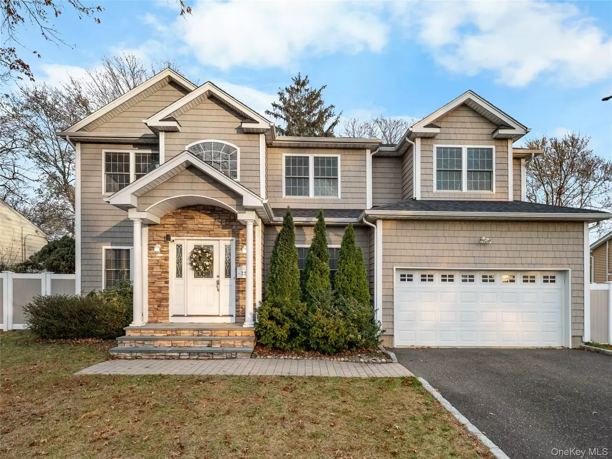 Syosset, NY 11791,22 Preston LN