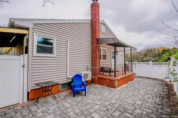 Syosset, NY 11791,8 Lucille DR