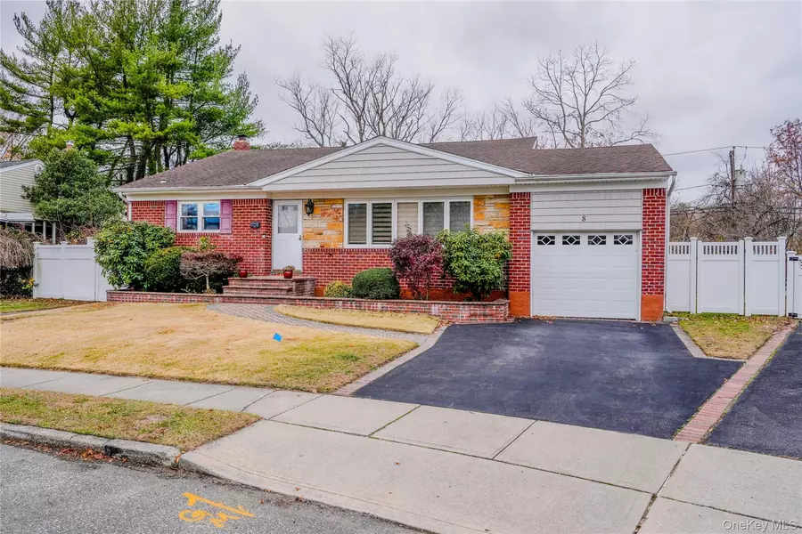 8 Lucille DR, Syosset, NY 11791
