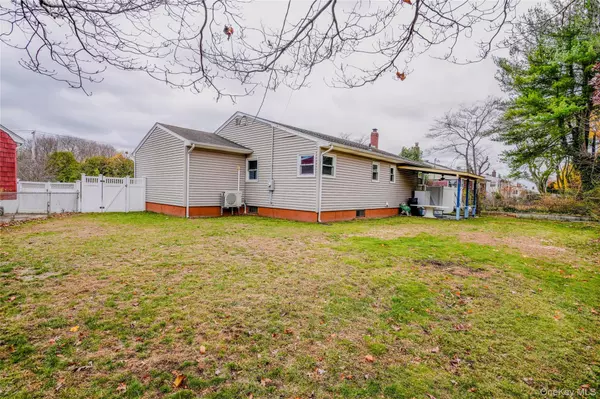 Syosset, NY 11791,8 Lucille DR