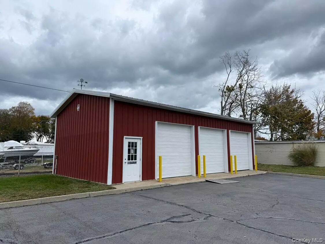 Southold, NY 11971,1400 Youngs AVE #GARAGE