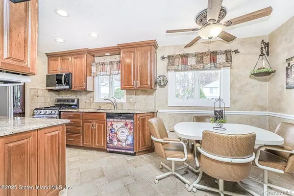 Staten Island, NY 10308,35 Nutwood CT