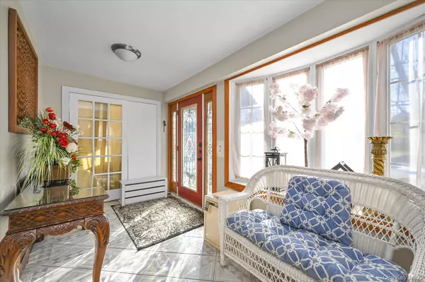 Hollis, NY 11423,8817 190th ST