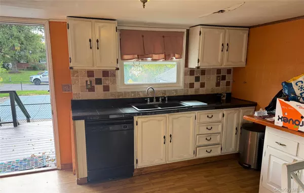 Hudson, NY 12534,8 E Marie ST