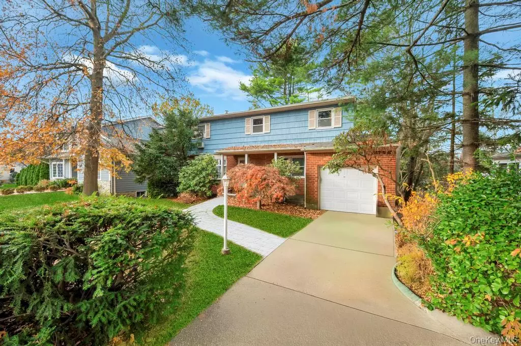 East Williston, NY 11596,441 Roslyn RD