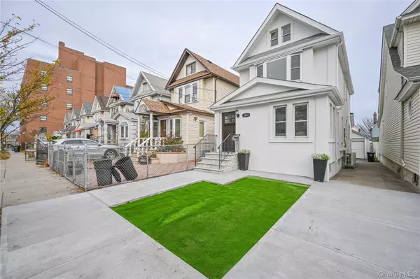 Rego Park, NY 11373,60-43 Wetherole ST