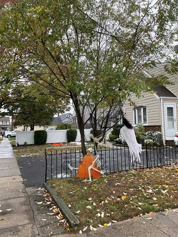 East Rockaway, NY 11518,83 Adams ST