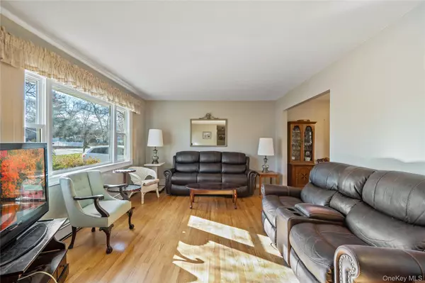 Selden, NY 11784,211 Mooney Pond RD