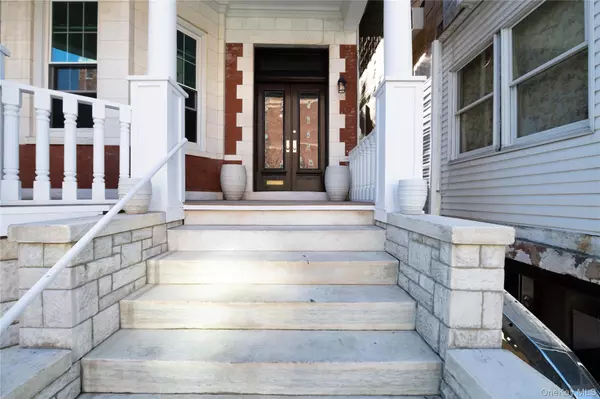 Bronx, NY 10458,330 E 198th ST