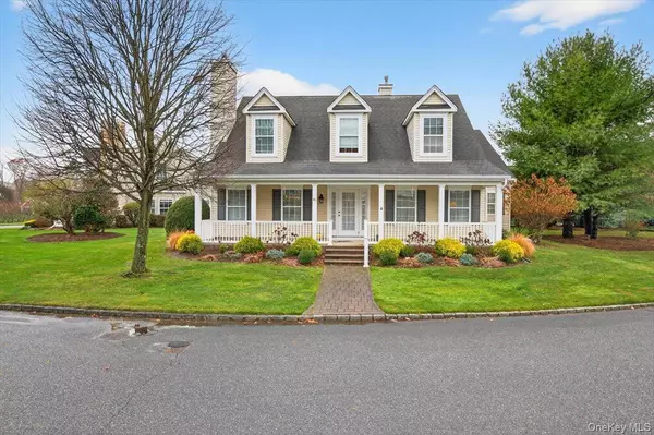 41 Golden Spruce DR, Calverton, NY 11933