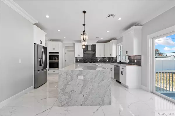 Syosset, NY 11791,30 Virginia RD