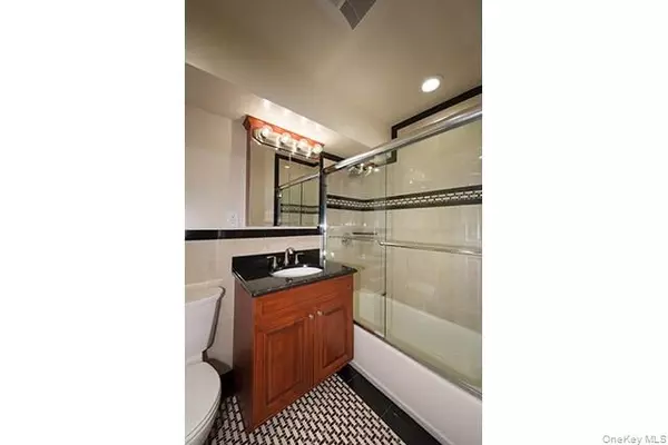 Coram, NY 11727,45 Country Club DR #03N