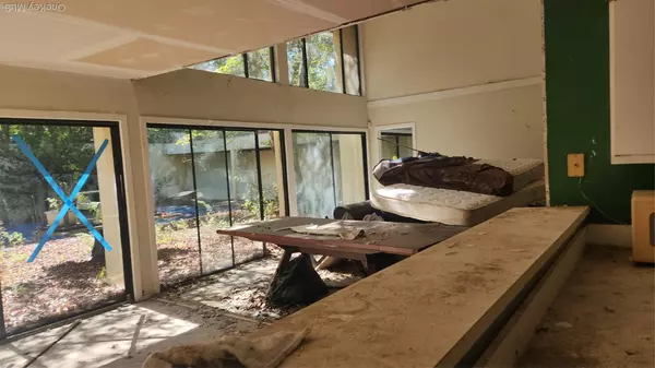 23 N Quarter RD, Westhampton, NY 11977