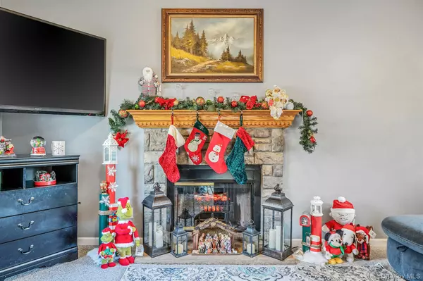 Shirley, NY 11967,32 Rockledge DR