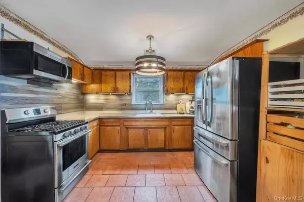 Brentwood, NY 11717,14 Urn CT