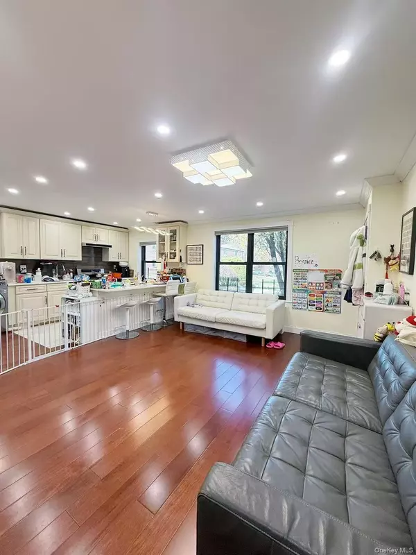 Fresh Meadows, NY 11365,19636 67 AVE #1