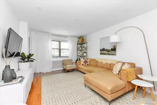 Kew Garden Hills, NY 11367,144-11 77 RD #A