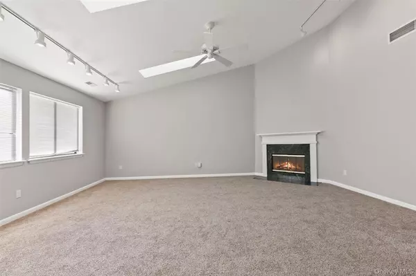 Poughkeepsie, NY 12603,227 Panorama CT