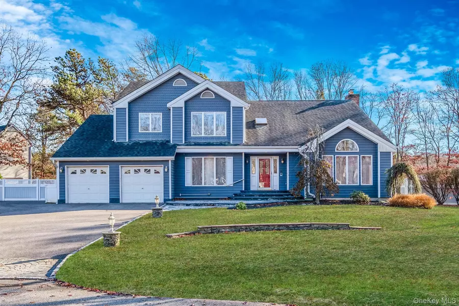 10 Cori LN, Bohemia, NY 11716