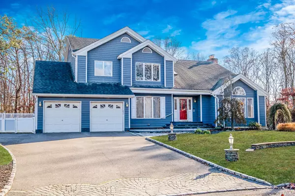 Bohemia, NY 11716,10 Cori LN