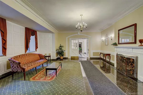 Forest Hills, NY 11375,77-14 113th ST #45