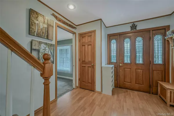 East Islip, NY 11730,66 Rosemary PL