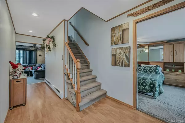 East Islip, NY 11730,66 Rosemary PL